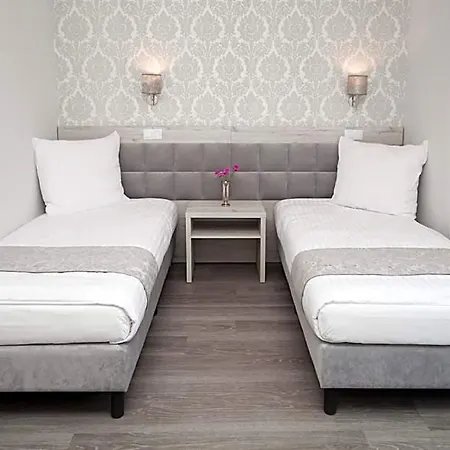 Dworek Bukowy Park 3*